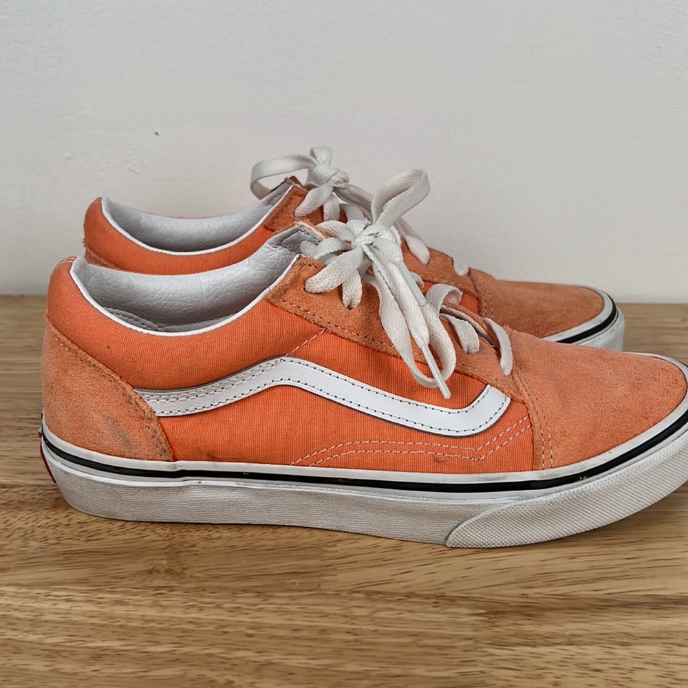Juniors 5.5 = W7 peach vans